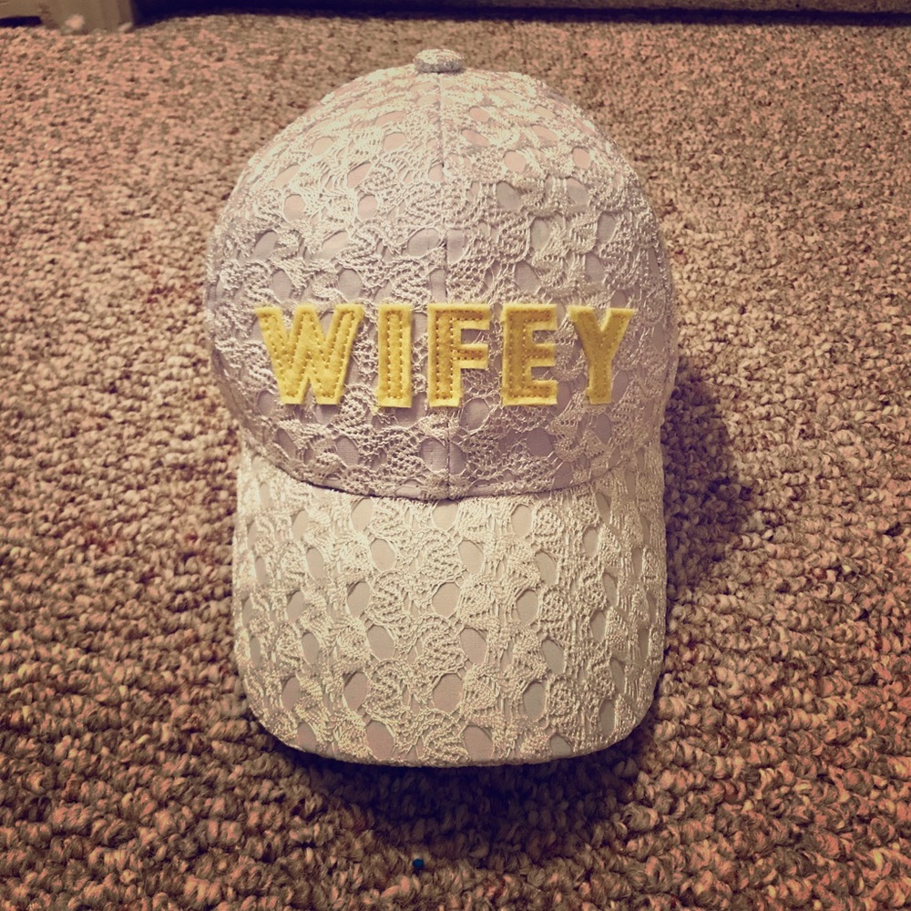 “Wifey” ball cap